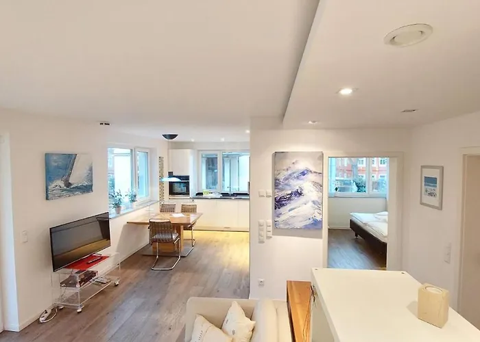 Stilvolle Wohnung In Elbnaehe Mit Balkon, Parkplatz
